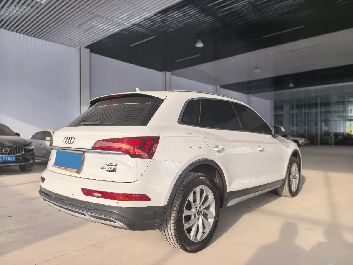 2023 Audi Q5L 2.0T 190HP L4 7DCT,autocango,china used car exporter,china ev exporter,chinese used car exporter,chinese used ev exporter