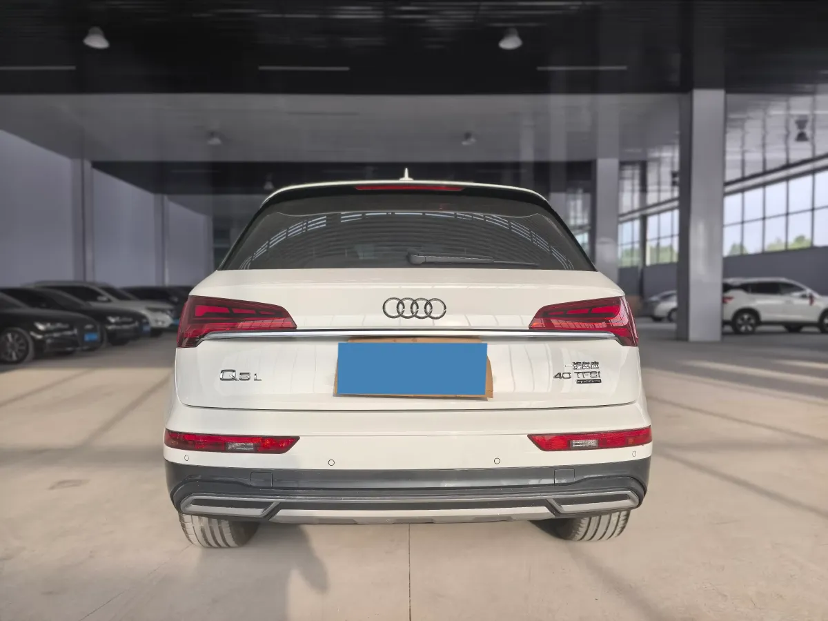 2023 Audi Q5L 2.0T 190HP L4 7DCT,autocango,china used car exporter,china ev exporter,chinese used car exporter,chinese used ev exporter