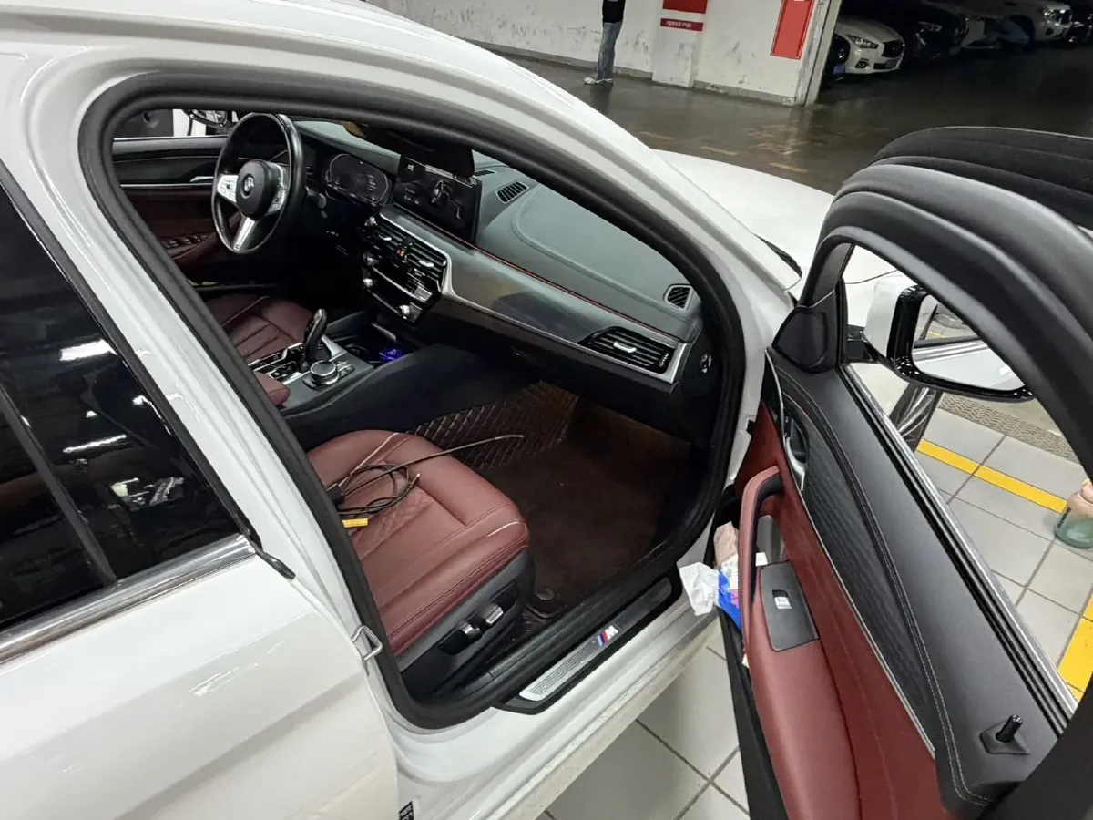 2023 BMW 5 Series 2.0T 245HP L4 8AT,autocango,china used car exporter,china ev exporter,chinese used car exporter,chinese used ev exporter