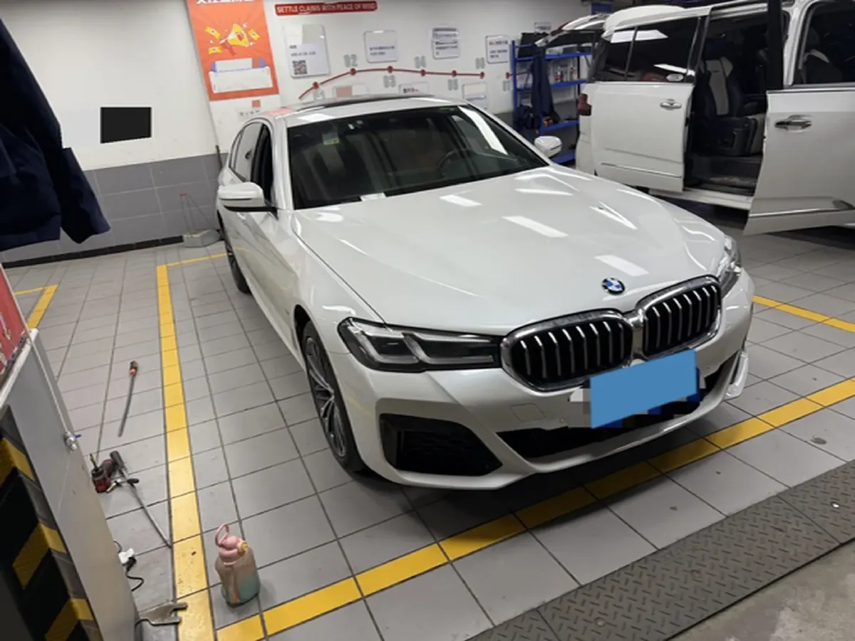 2023 BMW 5 Series 2.0T 245HP L4 8AT,autocango,china used car exporter,china ev exporter,chinese used car exporter,chinese used ev exporter