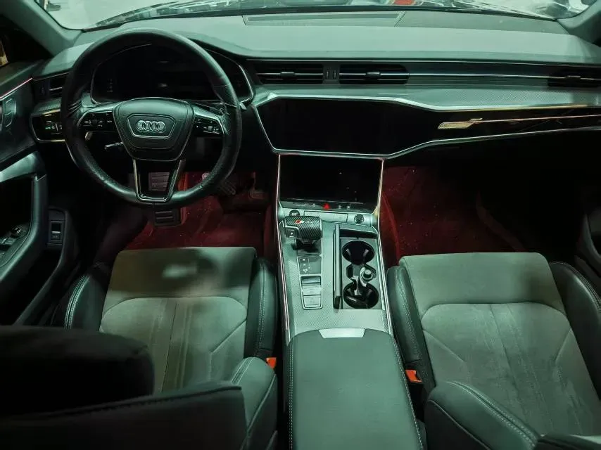 2023 Audi A6L 2.0T 190HP L4 7DCT,autocango,china used car exporter,china ev exporter,chinese used car exporter,chinese used ev exporter