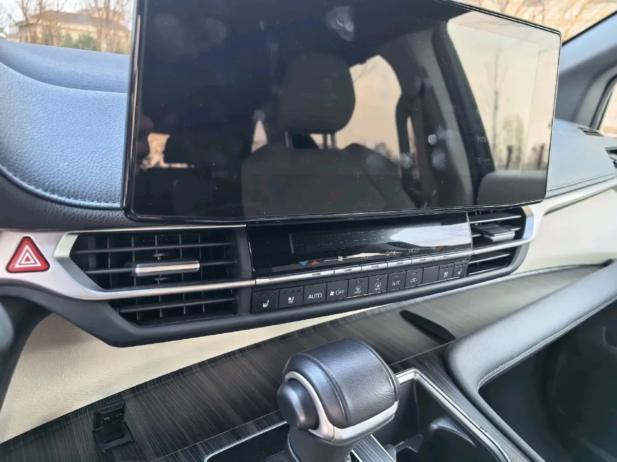 2023 Toyota Sienna 2.5L 189HP L4 E-CVT Hybrid,autocango,china used car exporter,china ev exporter,chinese used car exporter,chinese used ev exporter