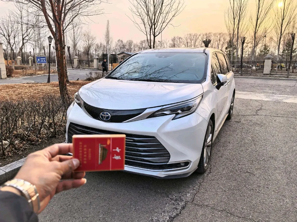 2023 Toyota Sienna 2.5L 189HP L4 E-CVT Hybrid,autocango,china used car exporter,china ev exporter,chinese used car exporter,chinese used ev exporter