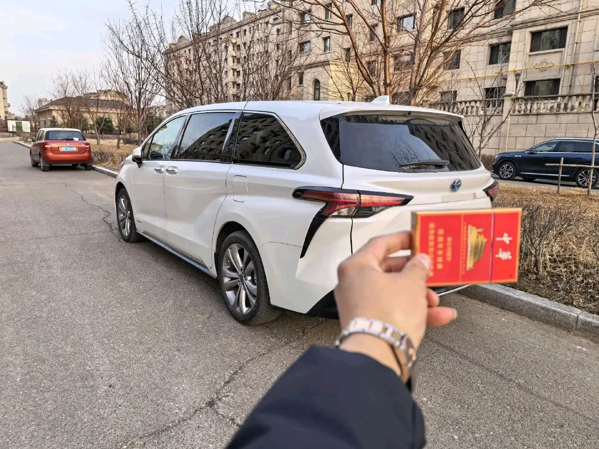 2023 Toyota Sienna 2.5L 189HP L4 E-CVT Hybrid,autocango,china used car exporter,china ev exporter,chinese used car exporter,chinese used ev exporter