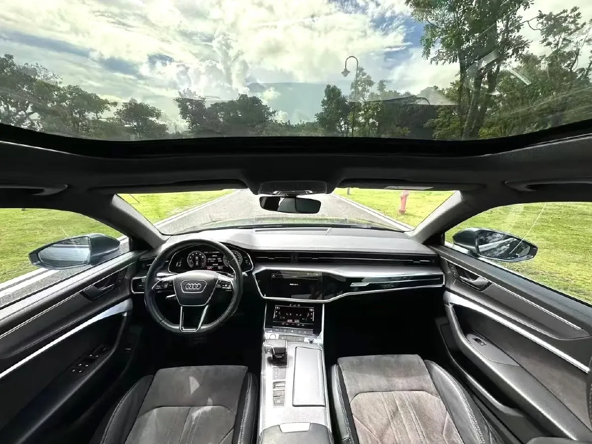 2021 Audi A6L 2.0T 224HP L4 7DCT,autocango,china used car exporter,china ev exporter,chinese used car exporter,chinese used ev exporter