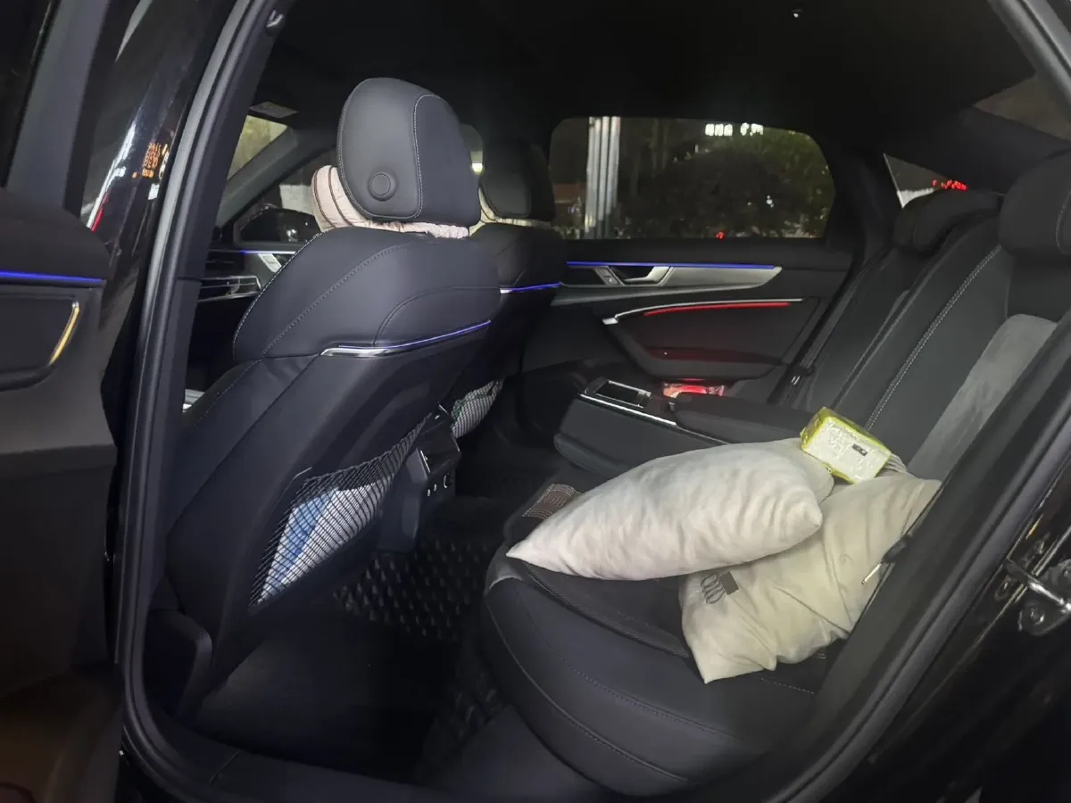 2023 Audi A6L 2.0T 190HP L4 7DCT,autocango,china used car exporter,china ev exporter,chinese used car exporter,chinese used ev exporter