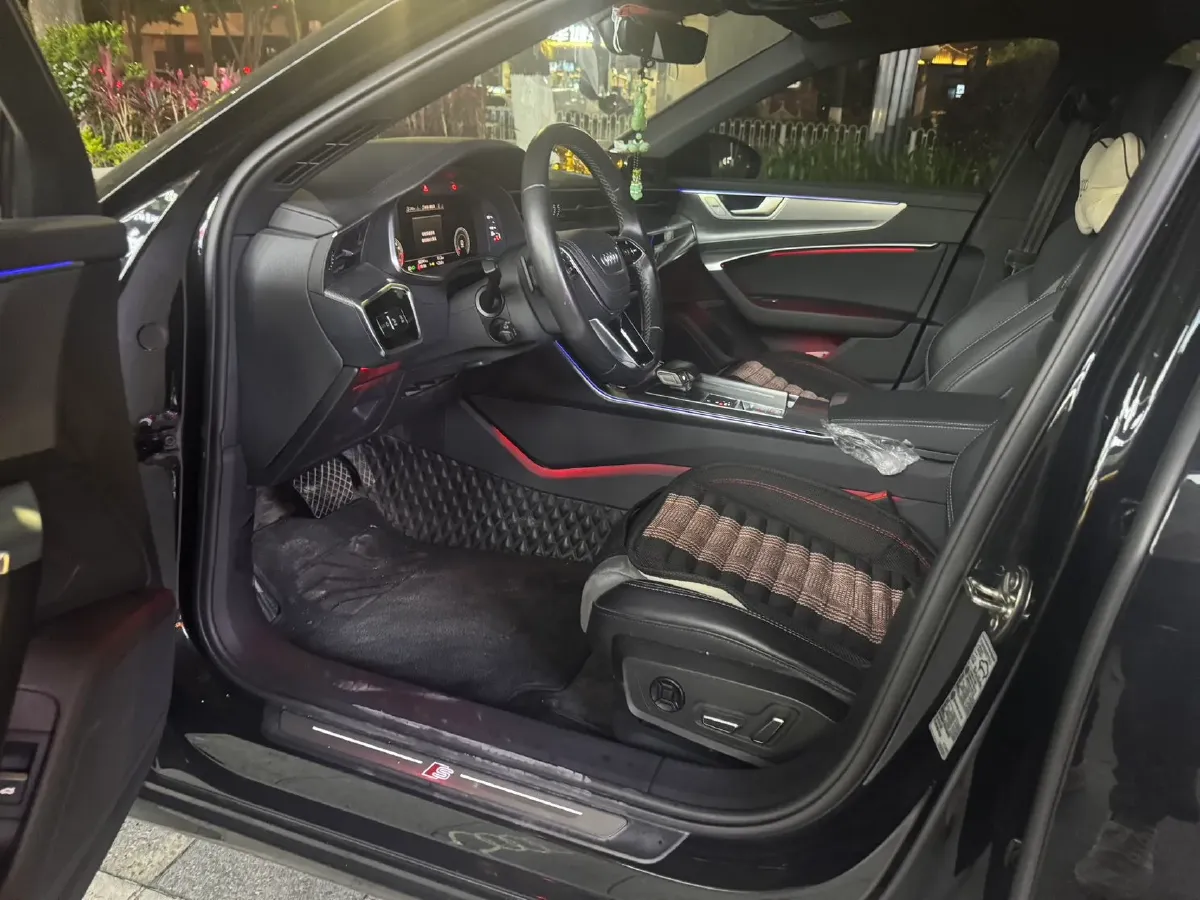 2023 Audi A6L 2.0T 190HP L4 7DCT,autocango,china used car exporter,china ev exporter,chinese used car exporter,chinese used ev exporter