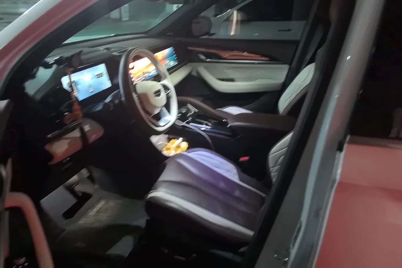 2021 Geely Monjaro 2.0T 218HP L4 7DCT,autocango,china used car exporter,china ev exporter,chinese used car exporter,chinese used ev exporter