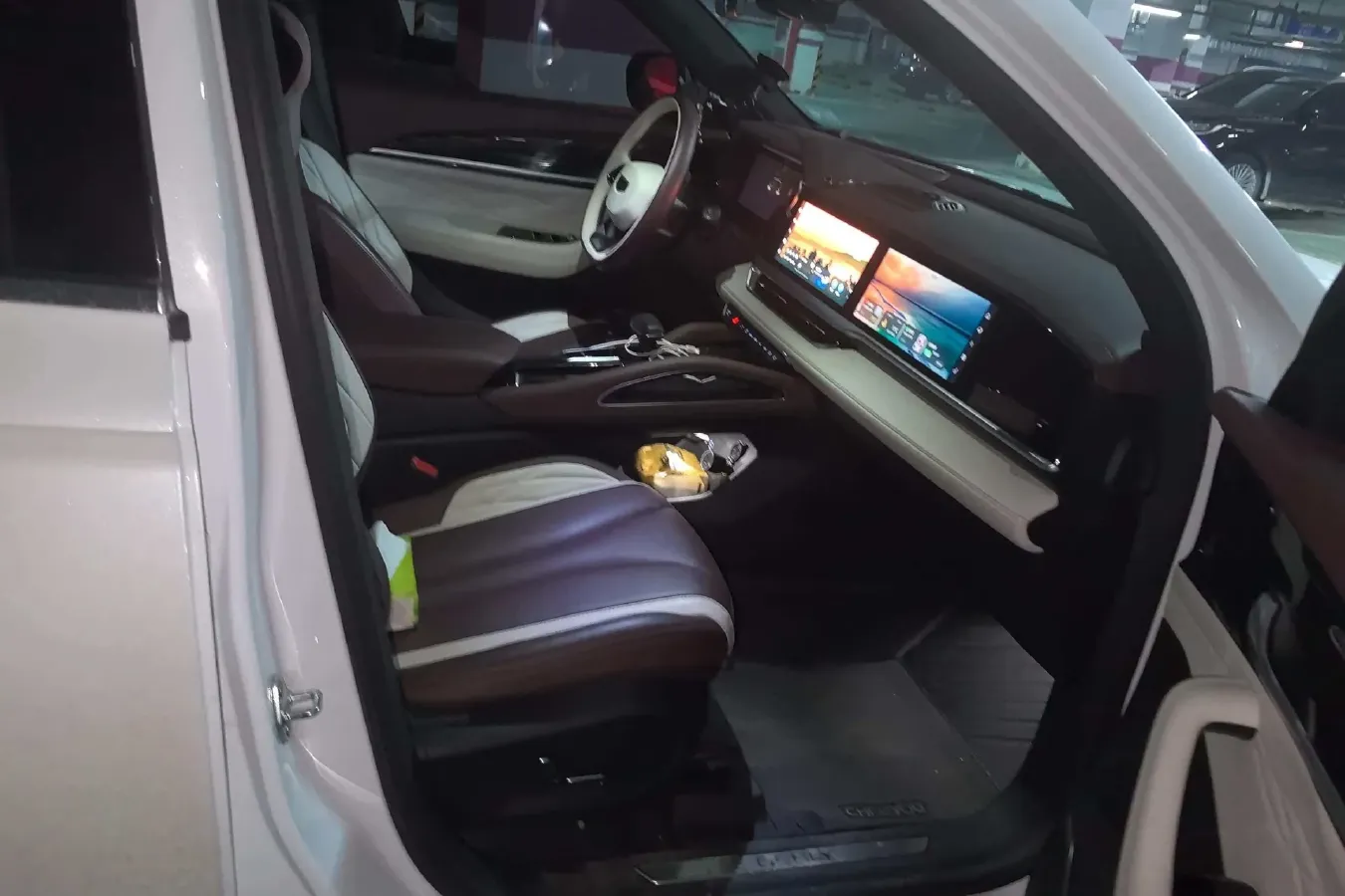 2021 Geely Monjaro 2.0T 218HP L4 7DCT,autocango,china used car exporter,china ev exporter,chinese used car exporter,chinese used ev exporter