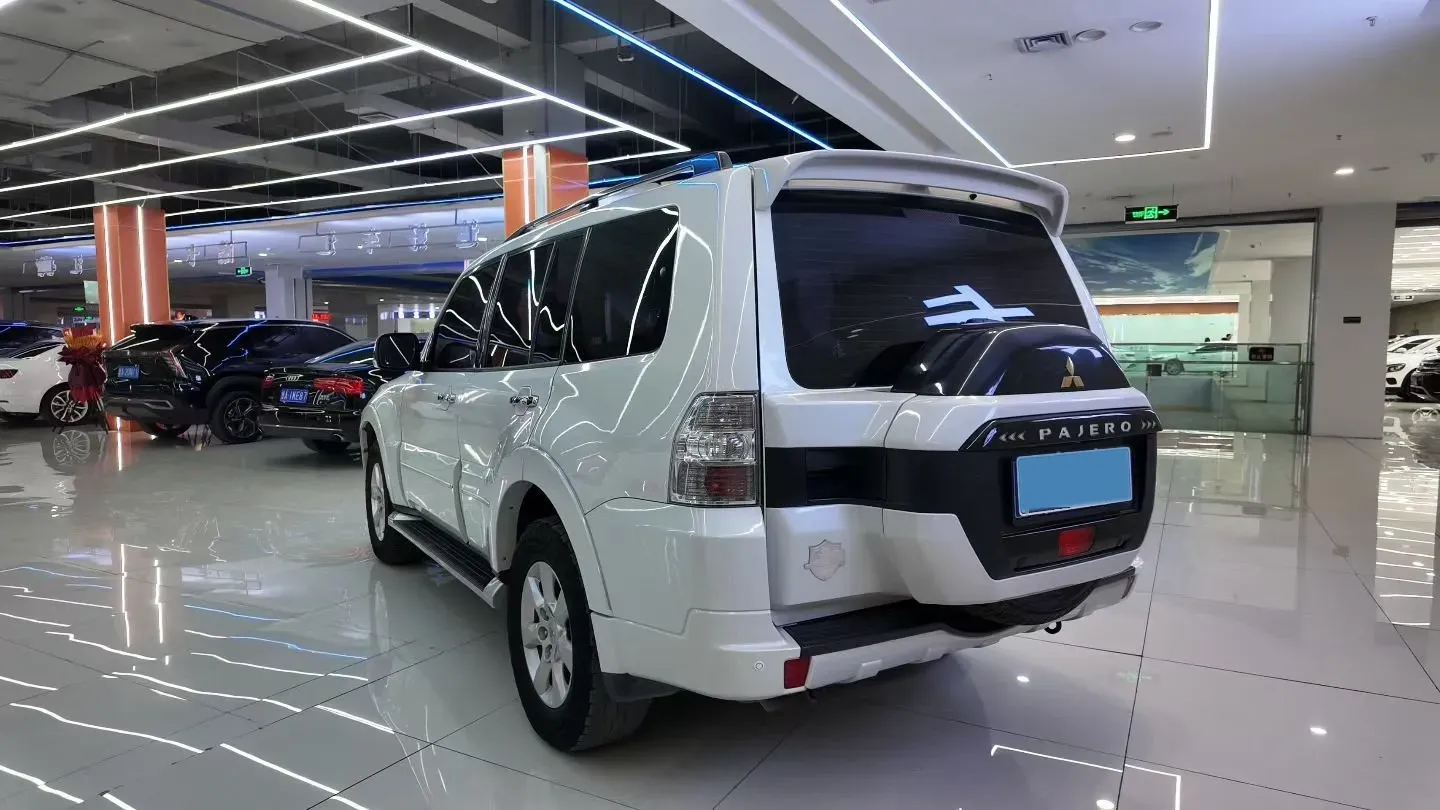2018 Mitsubishi Pajero 3.0L 174HP V6 5AT,autocango,china used car exporter,china ev exporter,chinese used car exporter,chinese used ev exporter