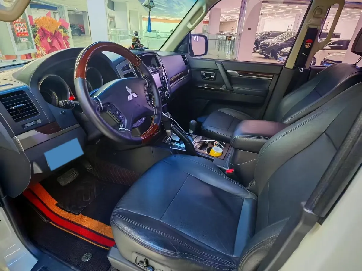 2018 Mitsubishi Pajero 3.0L 174HP V6 5AT,autocango,china used car exporter,china ev exporter,chinese used car exporter,chinese used ev exporter