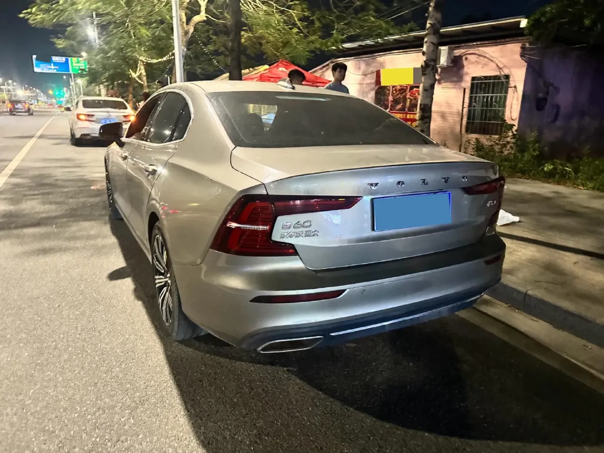2022 Volvo S60 2.0T 197HP L4 8AT,autocango,china used car exporter,china ev exporter,chinese used car exporter,chinese used ev exporter