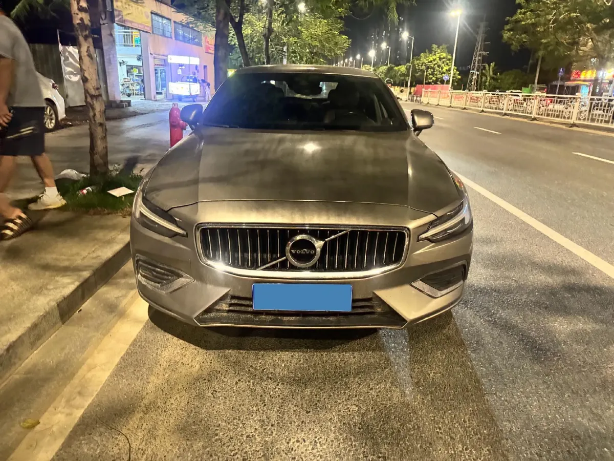 2022 Volvo S60 2.0T 197HP L4 8AT,autocango,china used car exporter,china ev exporter,chinese used car exporter,chinese used ev exporter