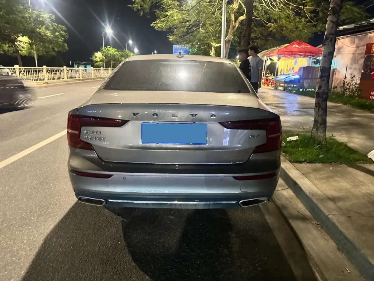 2022 Volvo S60 2.0T 197HP L4 8AT,autocango,china used car exporter,china ev exporter,chinese used car exporter,chinese used ev exporter