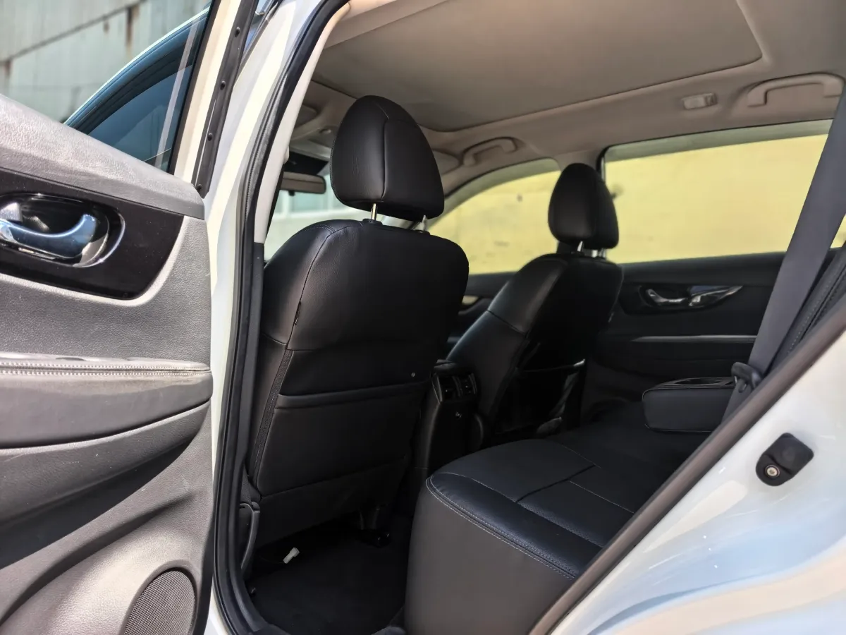 2023 Nissan X-Trail 2.0L 151HP L4 CVT,autocango,china used car exporter,china ev exporter,chinese used car exporter,chinese used ev exporter