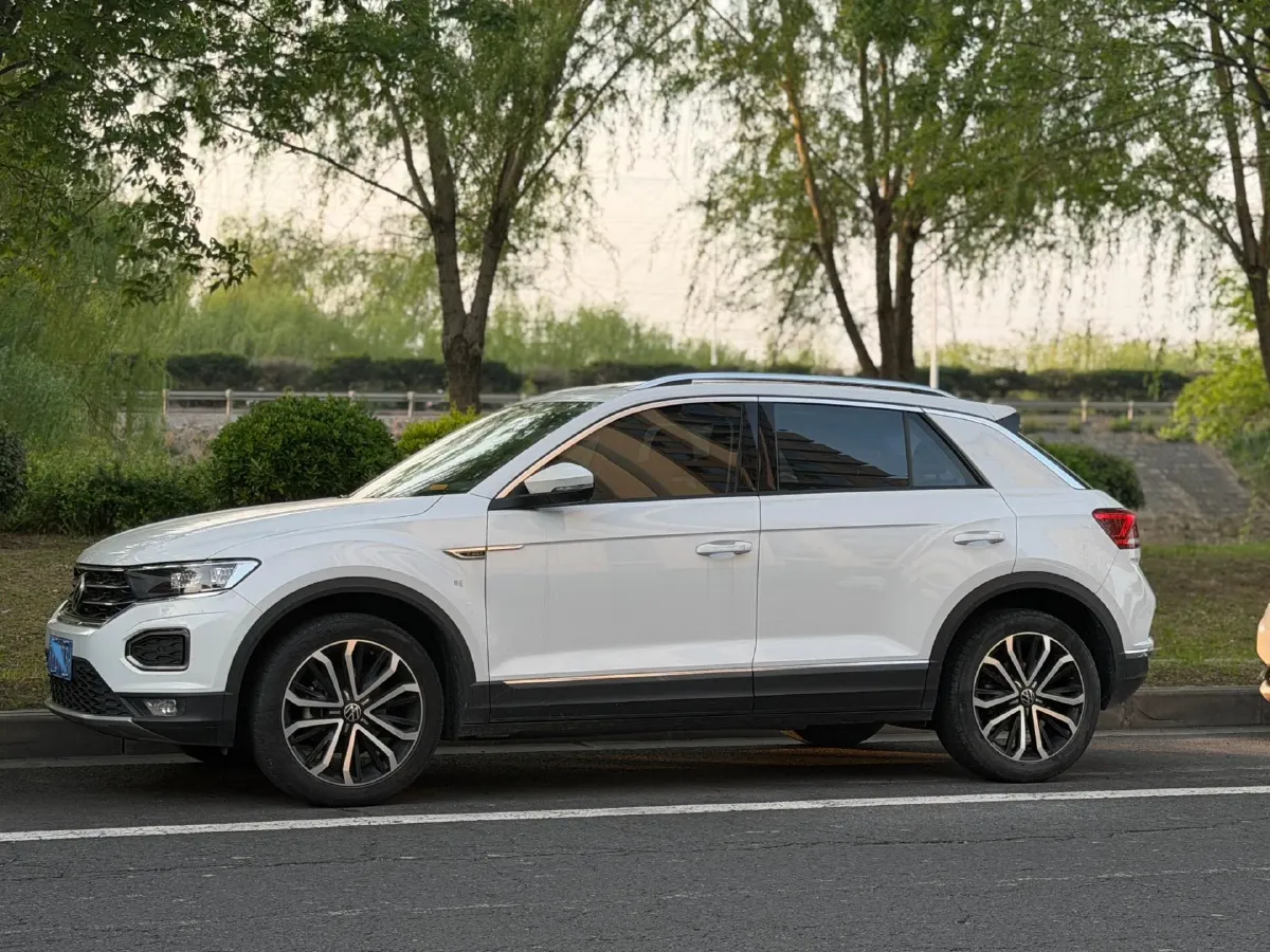2022 Volkswagen T-Roc 1.4T 150HP L4 7DCT,autocango,china used car exporter,china ev exporter,chinese used car exporter,chinese used ev exporter
