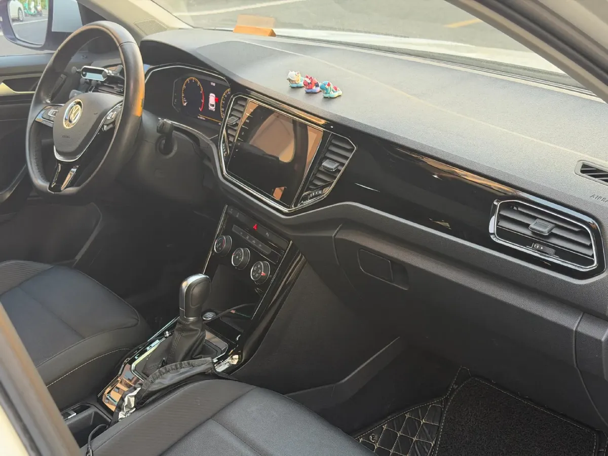 2022 Volkswagen T-Roc 1.4T 150HP L4 7DCT,autocango,china used car exporter,china ev exporter,chinese used car exporter,chinese used ev exporter