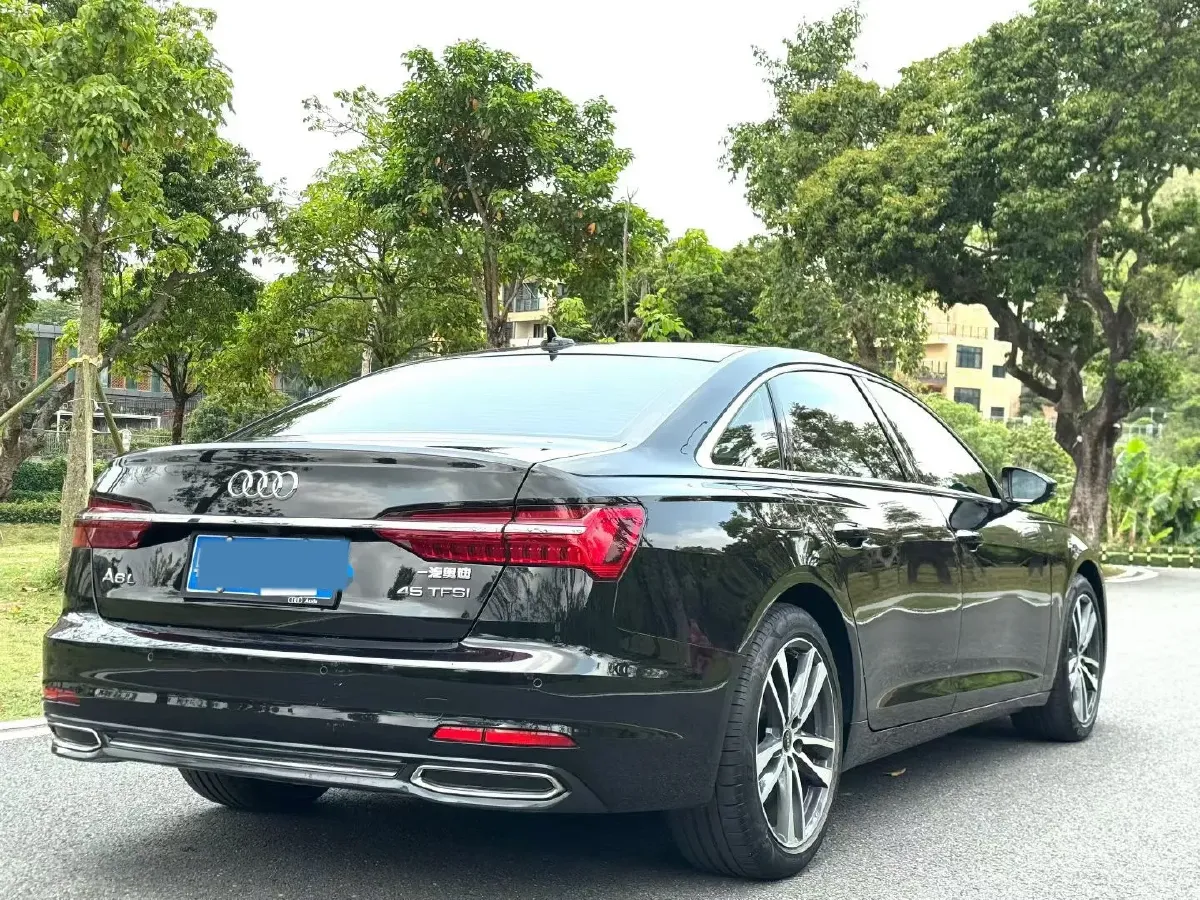 2022 Audi A6L 2.0T 224HP L4 7DCT,autocango,china used car exporter,china ev exporter,chinese used car exporter,chinese used ev exporter