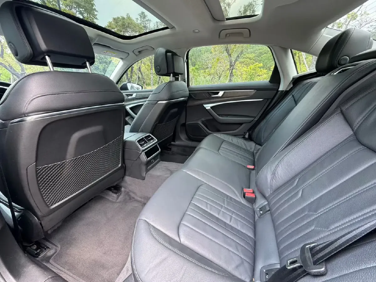 2022 Audi A6L 2.0T 224HP L4 7DCT,autocango,china used car exporter,china ev exporter,chinese used car exporter,chinese used ev exporter