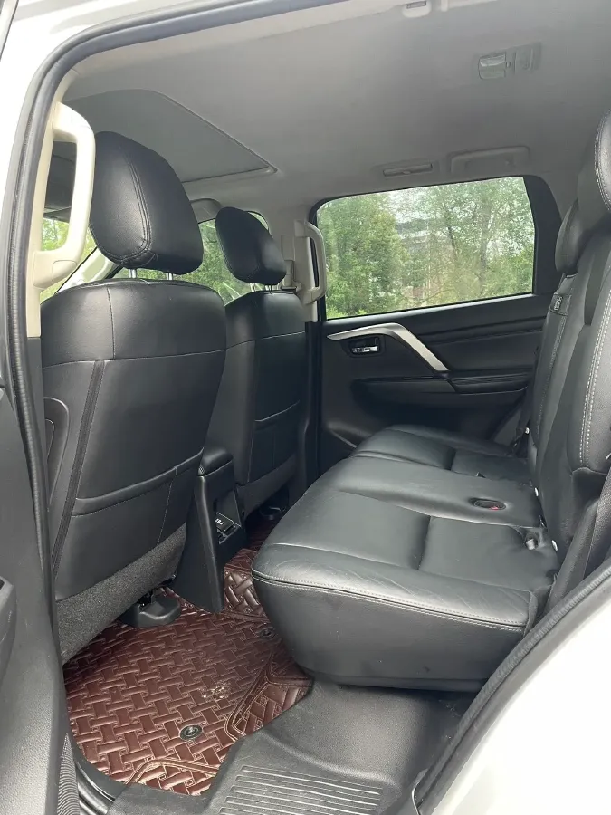 2020 Mitsubishi Pajero 3.0L 209HP V6 8AT,autocango,china used car exporter,china ev exporter,chinese used car exporter,chinese used ev exporter