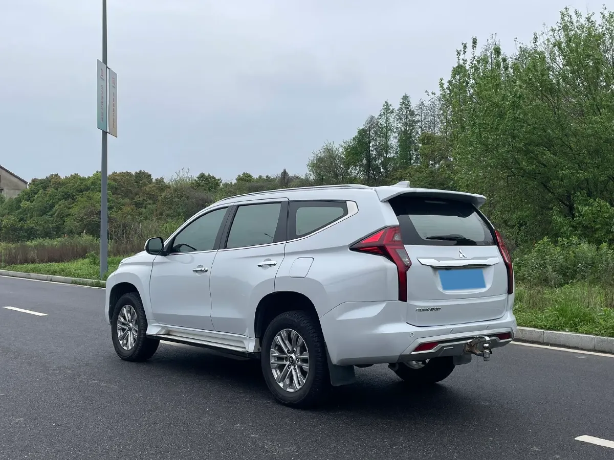 2020 Mitsubishi Pajero 3.0L 209HP V6 8AT,autocango,china used car exporter,china ev exporter,chinese used car exporter,chinese used ev exporter