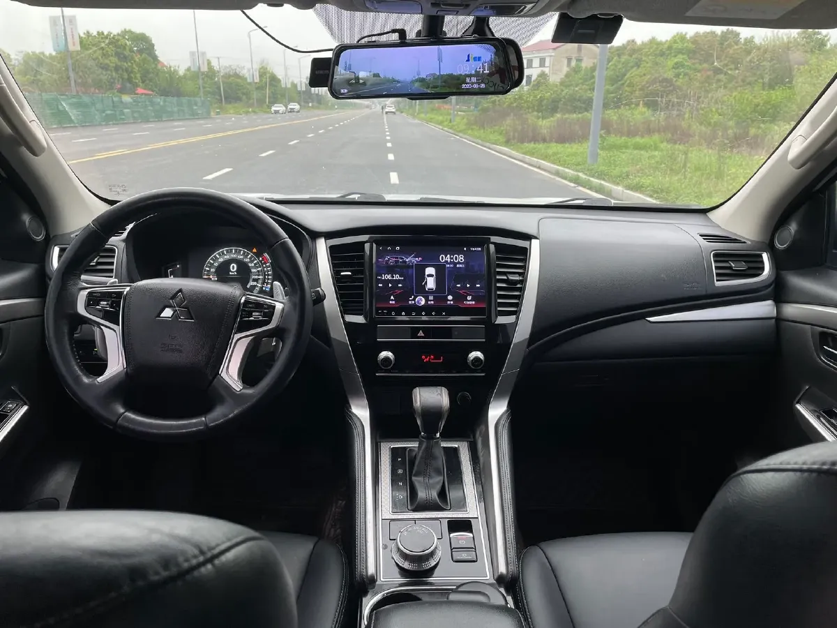 2020 Mitsubishi Pajero 3.0L 209HP V6 8AT,autocango,china used car exporter,china ev exporter,chinese used car exporter,chinese used ev exporter