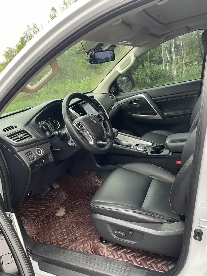 2020 Mitsubishi Pajero 3.0L 209HP V6 8AT,autocango,china used car exporter,china ev exporter,chinese used car exporter,chinese used ev exporter