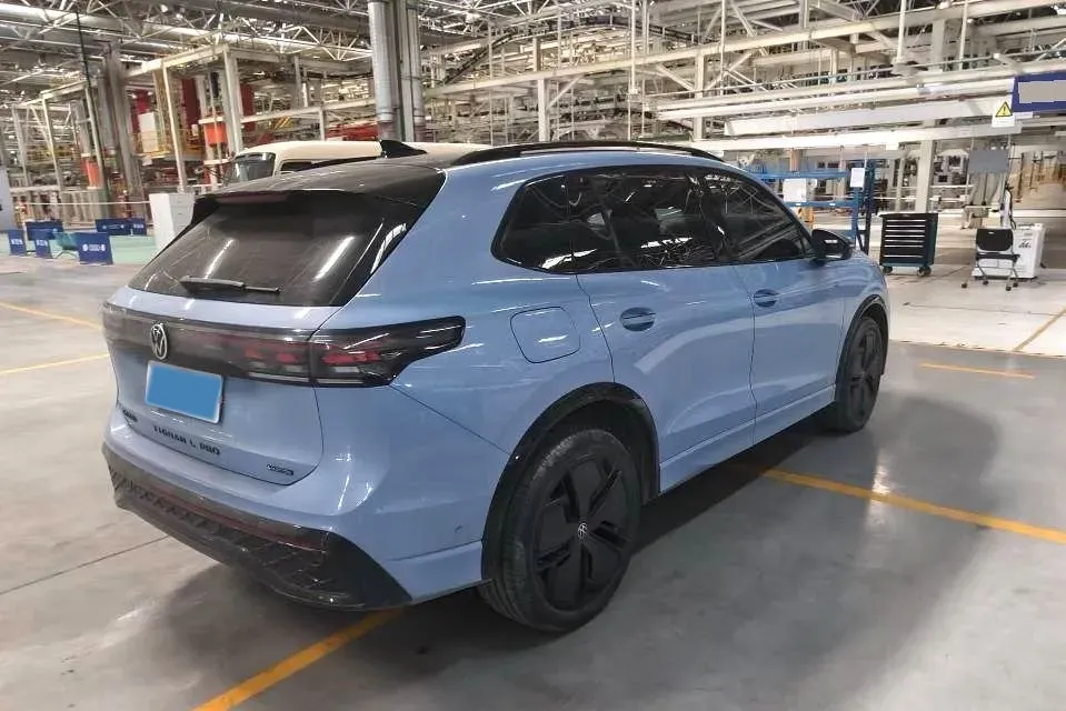 2024 Volkswagen Tiguan L 2.0T 220HP L4 7DCT,autocango,china used car exporter,china ev exporter,chinese used car exporter,chinese used ev exporter