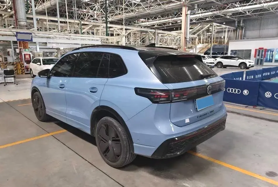2024 Volkswagen Tiguan L 2.0T 220HP L4 7DCT,autocango,china used car exporter,china ev exporter,chinese used car exporter,chinese used ev exporter