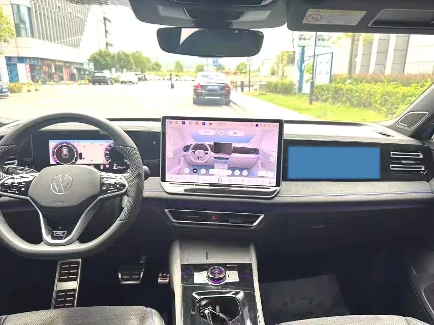 2024 Volkswagen Tiguan L 2.0T 220HP L4 7DCT,autocango,china used car exporter,china ev exporter,chinese used car exporter,chinese used ev exporter