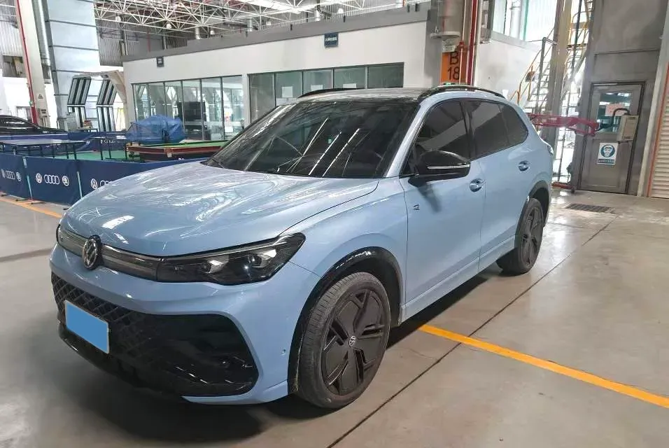 2024 Volkswagen Tiguan L 2.0T 220HP L4 7DCT,autocango,china used car exporter,china ev exporter,chinese used car exporter,chinese used ev exporter