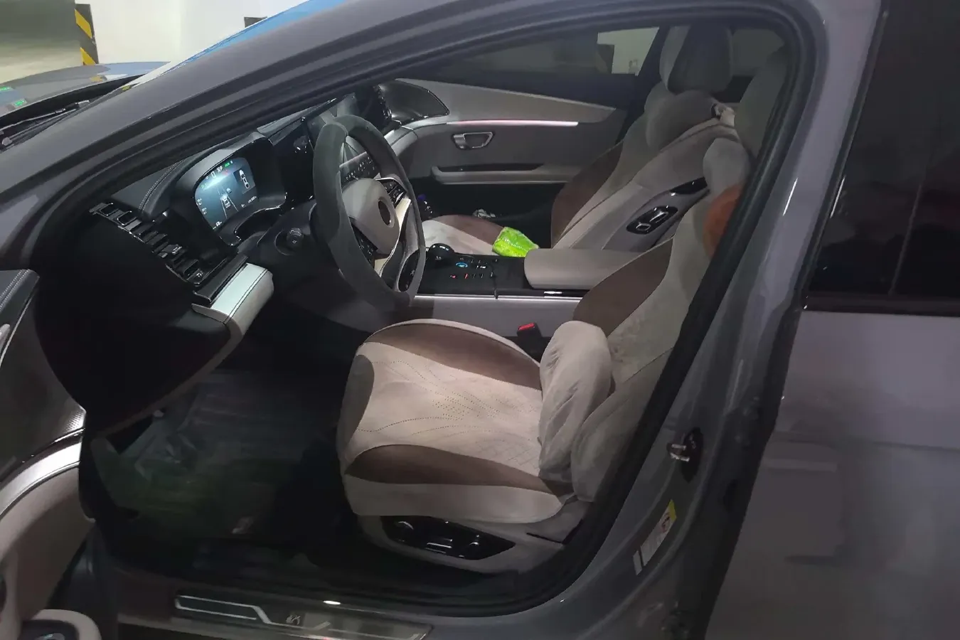 2025 BYD Han BEV 72KWH,autocango,china used car exporter,china ev exporter,chinese used car exporter,chinese used ev exporter