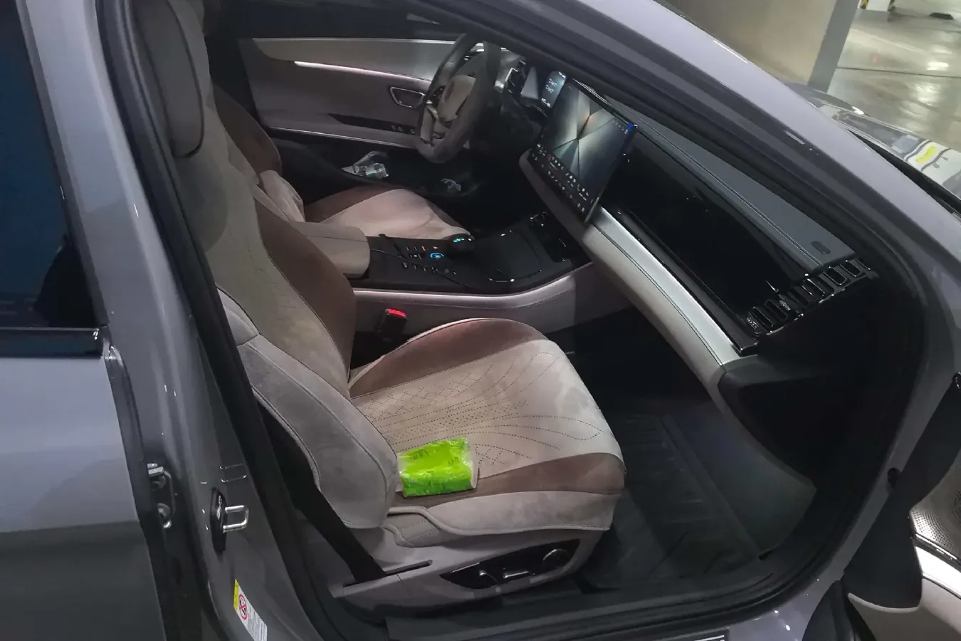 2025 BYD Han BEV 72KWH,autocango,china used car exporter,china ev exporter,chinese used car exporter,chinese used ev exporter