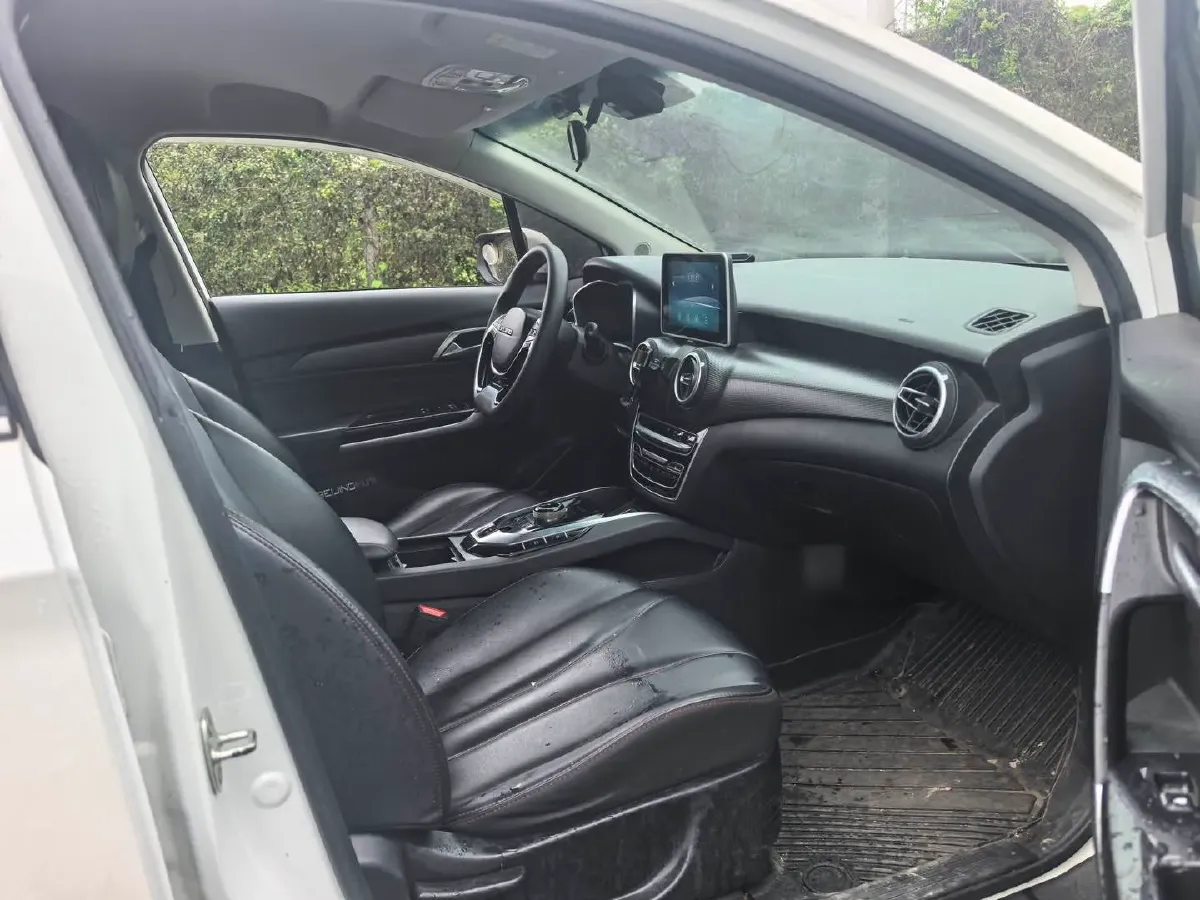 2022 Bestune B70 2.0T 224HP L4 6AT,autocango,china used car exporter,china ev exporter,chinese used car exporter,chinese used ev exporter