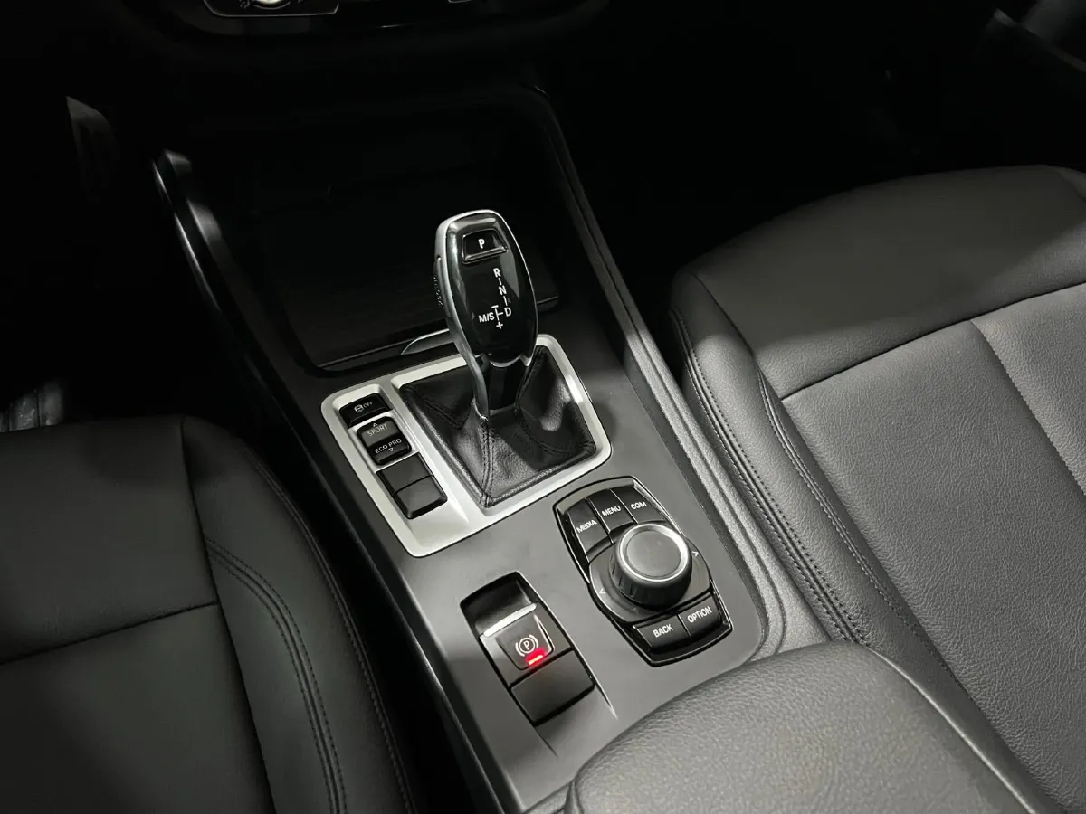 2020 BMW 1 Series 1.5T 140HP L3 7DCT,autocango,china used car exporter,china ev exporter,chinese used car exporter,chinese used ev exporter