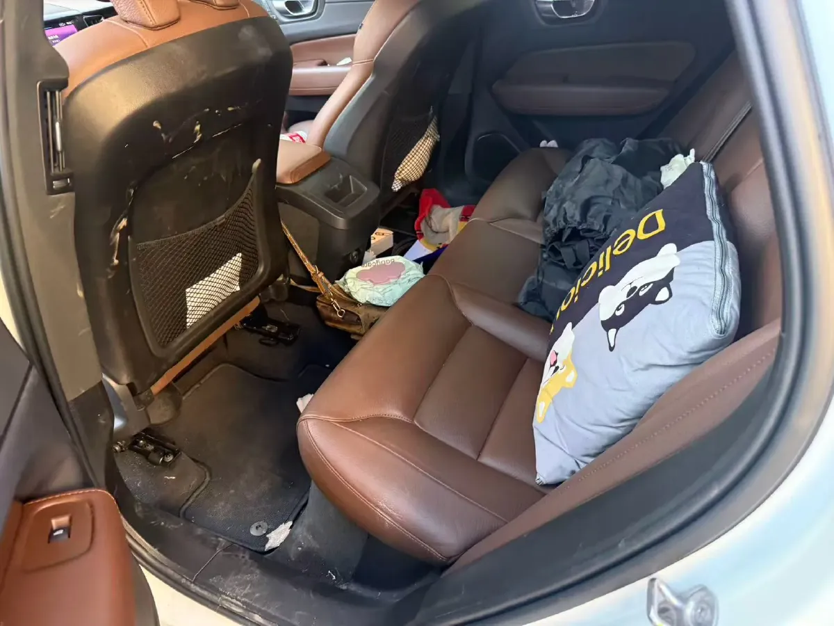 2024 Volvo XC60 2.0T 250HP L4 8AT,autocango,china used car exporter,china ev exporter,chinese used car exporter,chinese used ev exporter