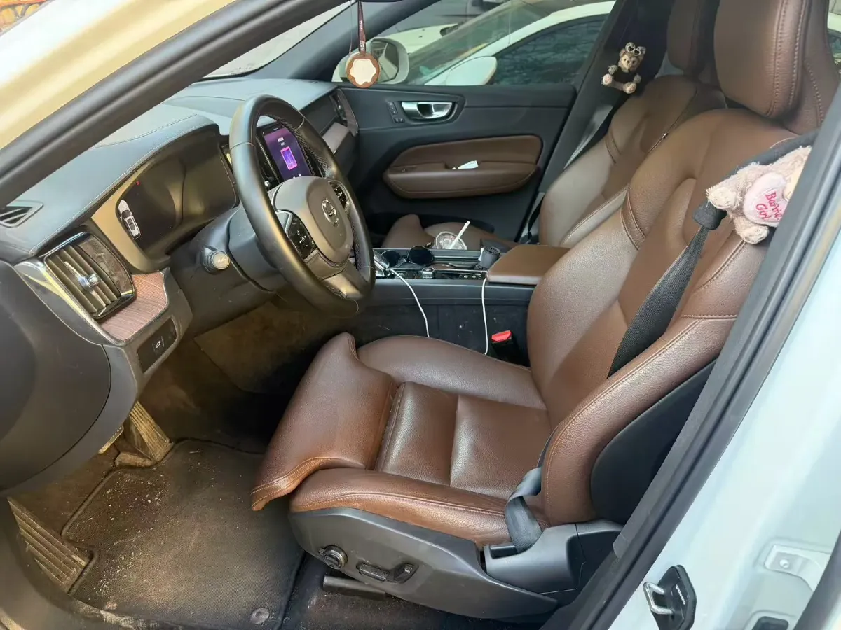 2024 Volvo XC60 2.0T 250HP L4 8AT,autocango,china used car exporter,china ev exporter,chinese used car exporter,chinese used ev exporter