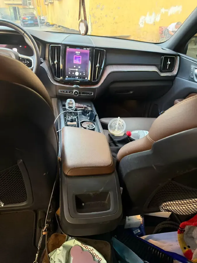 2024 Volvo XC60 2.0T 250HP L4 8AT,autocango,china used car exporter,china ev exporter,chinese used car exporter,chinese used ev exporter