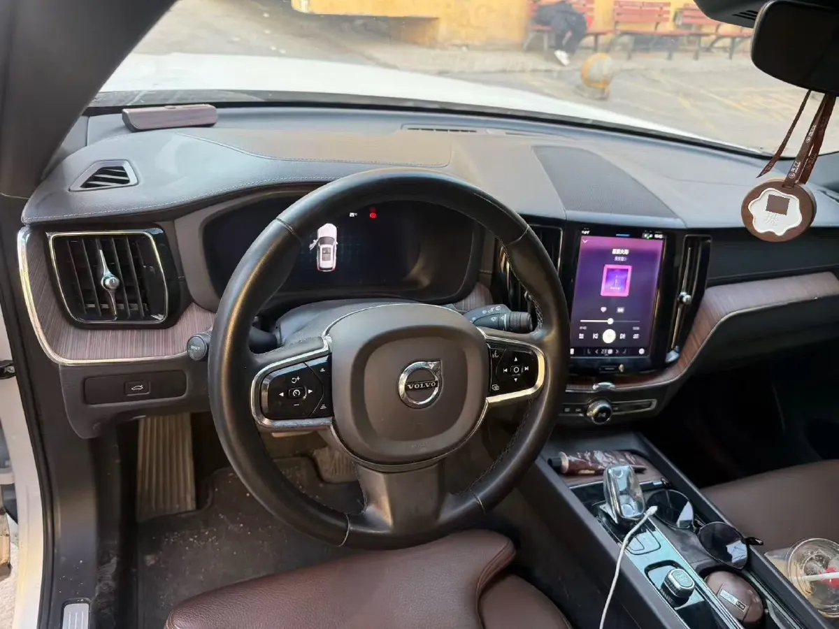 2024 Volvo XC60 2.0T 250HP L4 8AT,autocango,china used car exporter,china ev exporter,chinese used car exporter,chinese used ev exporter