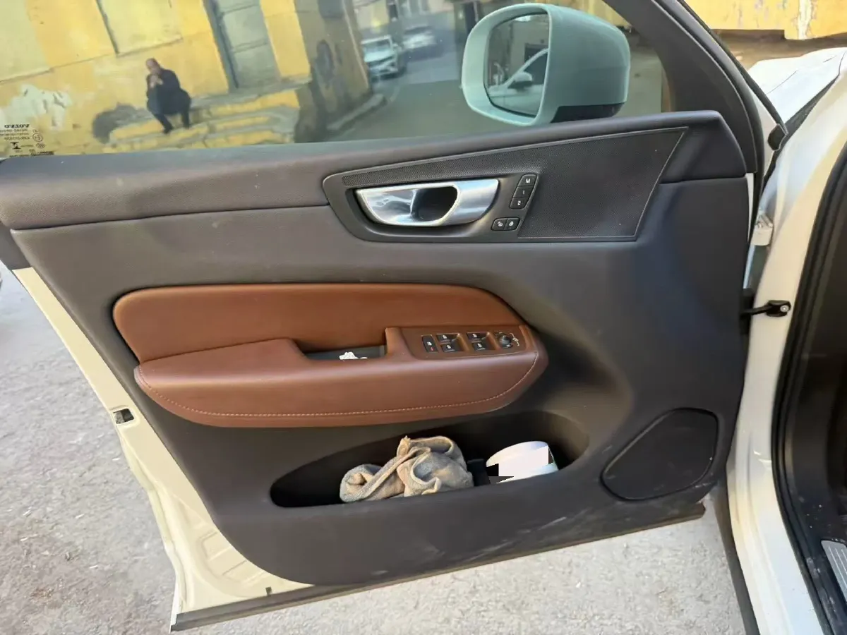 2024 Volvo XC60 2.0T 250HP L4 8AT,autocango,china used car exporter,china ev exporter,chinese used car exporter,chinese used ev exporter