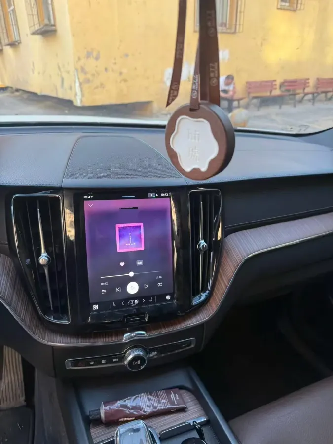 2024 Volvo XC60 2.0T 250HP L4 8AT,autocango,china used car exporter,china ev exporter,chinese used car exporter,chinese used ev exporter