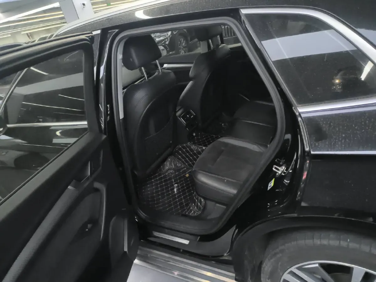 2020 Audi Q5L 2.0T 252HP L4 7DCT,autocango,china used car exporter,china ev exporter,chinese used car exporter,chinese used ev exporter