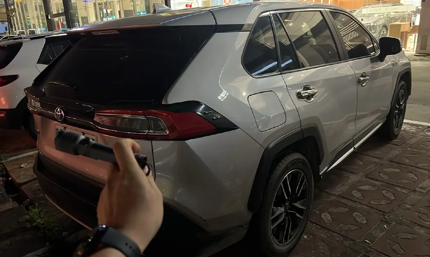 2021 Toyota Wildlander 2.5L 180HP L4 E-CVT PHEV 15.984KWH,autocango,china used car exporter,china ev exporter,chinese used car exporter,chinese used ev exporter