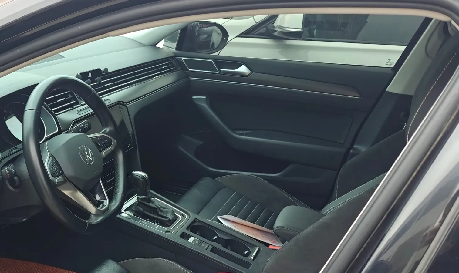 2020 Volkswagen Magotan 2.0T 186HP L4 7DCT,autocango,china used car exporter,china ev exporter,chinese used car exporter,chinese used ev exporter