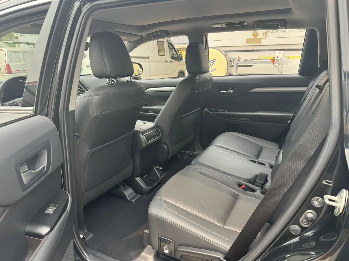 2020 Toyota Highlander 2.0T 220HP L4 6AT,autocango,china used car exporter,china ev exporter,chinese used car exporter,chinese used ev exporter