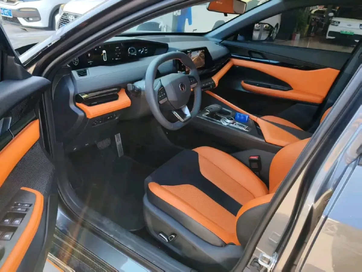 2023 ChangAn UNI-V 2.0T 233HP L4 8AT,autocango,china used car exporter,china ev exporter,chinese used car exporter,chinese used ev exporter