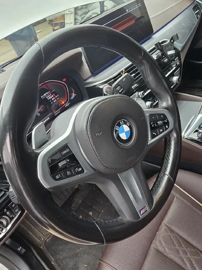 2022 BMW 5 Series 2.0T 252HP L4 8AT,autocango,china used car exporter,china ev exporter,chinese used car exporter,chinese used ev exporter