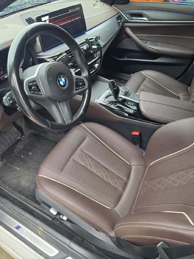 2022 BMW 5 Series 2.0T 252HP L4 8AT,autocango,china used car exporter,china ev exporter,chinese used car exporter,chinese used ev exporter