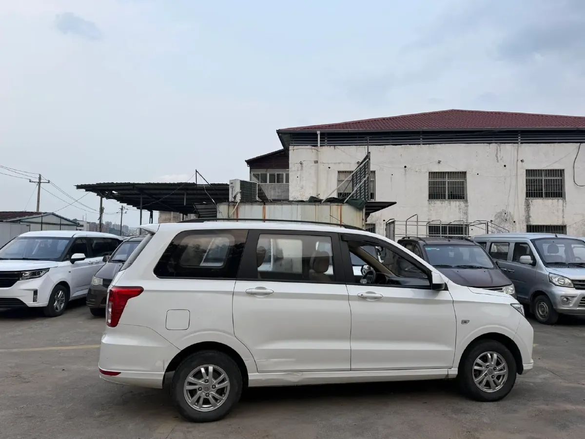 2019 WuLing HongGuang 1.5L 99HP L4 6MT,autocango,china used car exporter,china ev exporter,chinese used car exporter,chinese used ev exporter