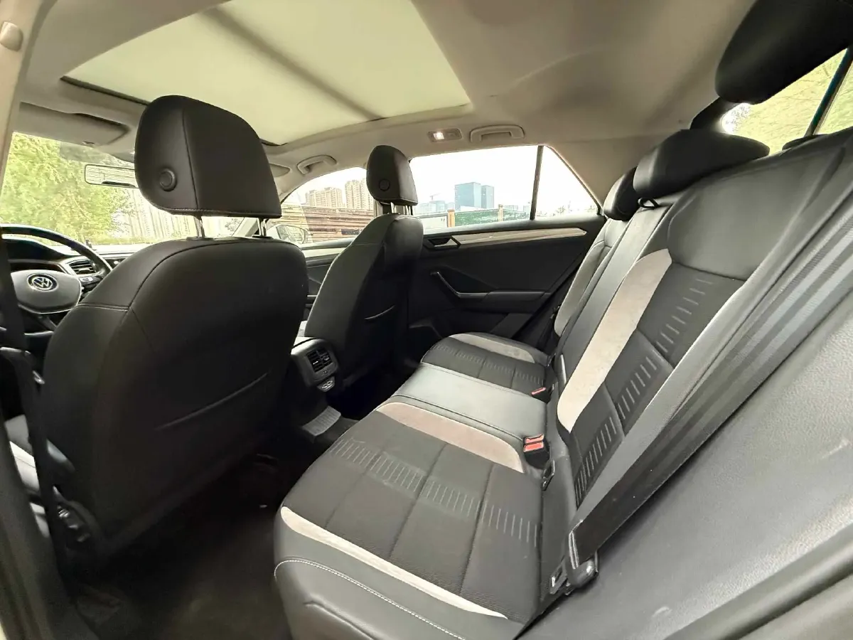 2022 Volkswagen T-Roc 1.4T 150HP L4 7DCT,autocango,china used car exporter,china ev exporter,chinese used car exporter,chinese used ev exporter
